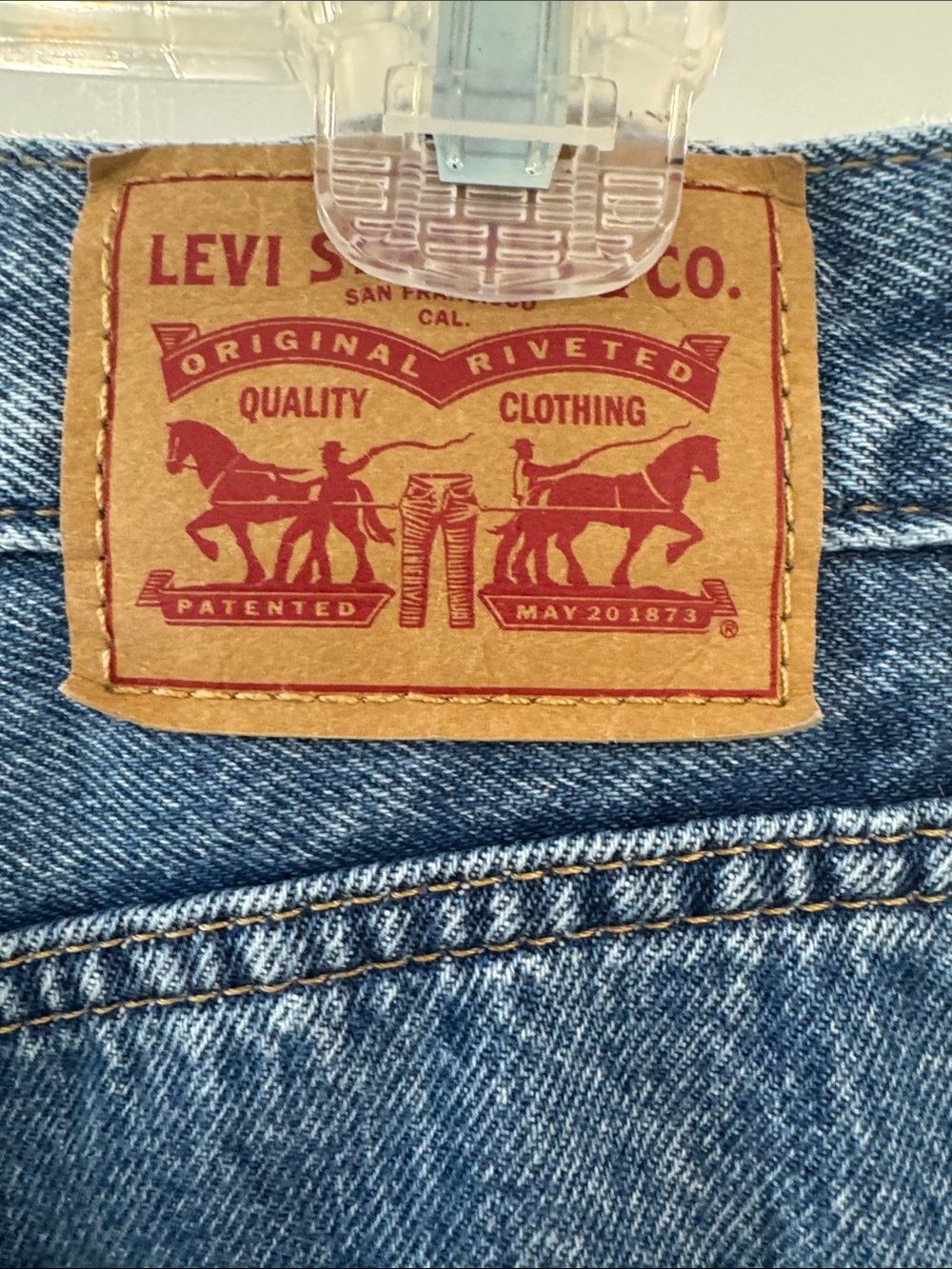 Levi's Wide-Leg Jeans in Classic Blue Denim - Picture 6 of 9